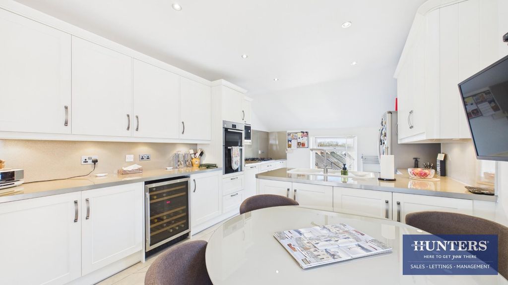 Additional image 7 of 3 bed flat for saleRavine Court, Roker Terrace, Roker, Sunderland SR6
