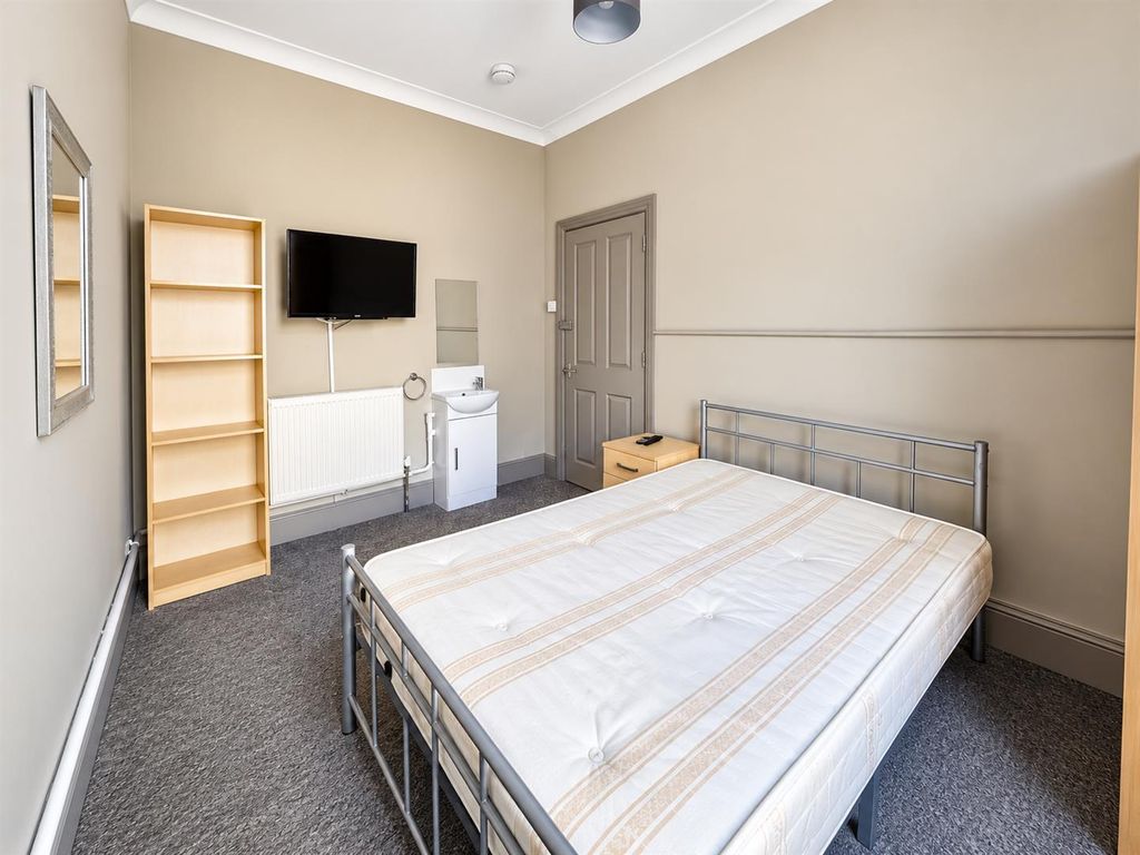 Property photo 1 of 22 Bedroom