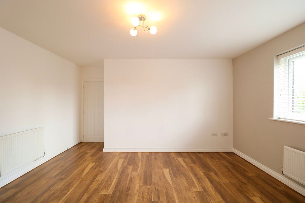 Property photo 3 of 17 Living Room
