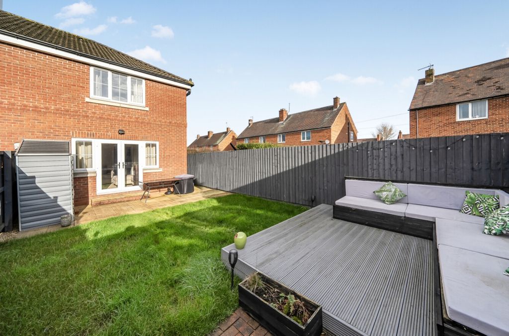 Property photo 3 of 17 Back Garden B