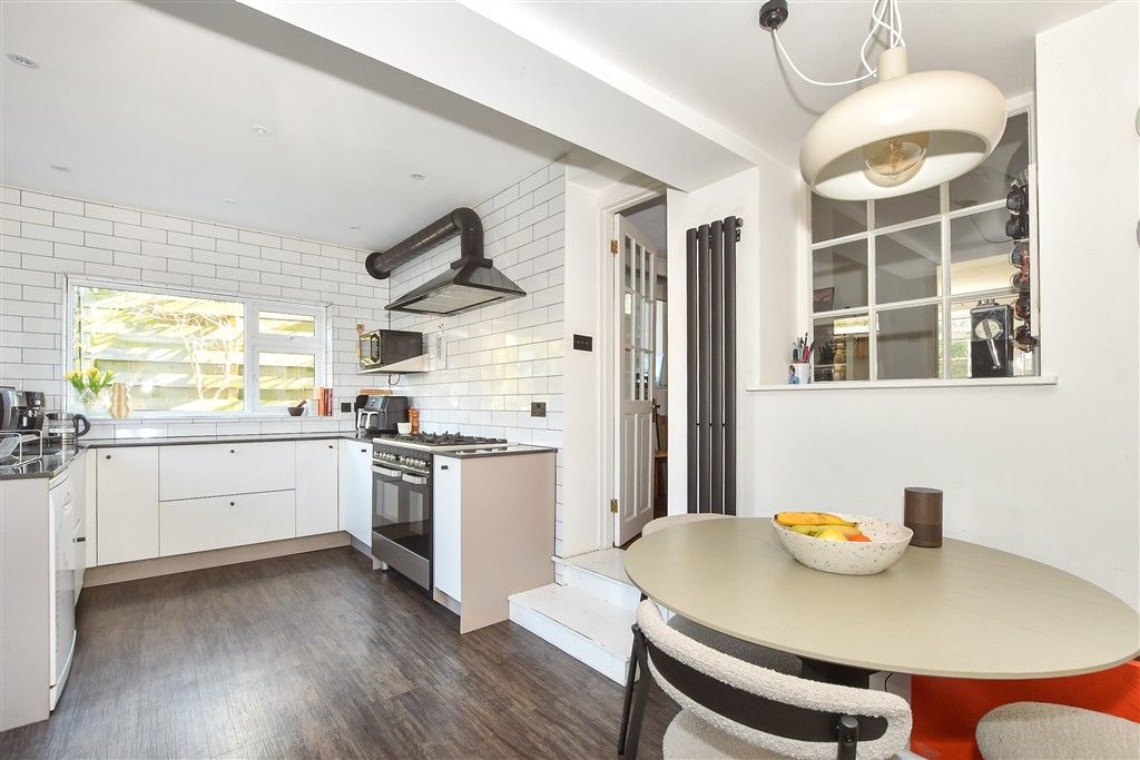 Property photo 3 of 19 Kitchen/Breakfast Room