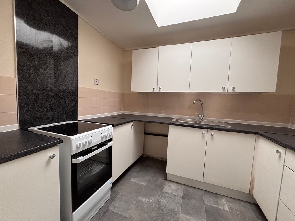 Property photo 1 of 7 Kitchen