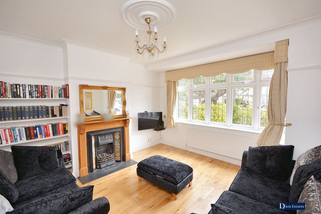 Property photo 2 of 23