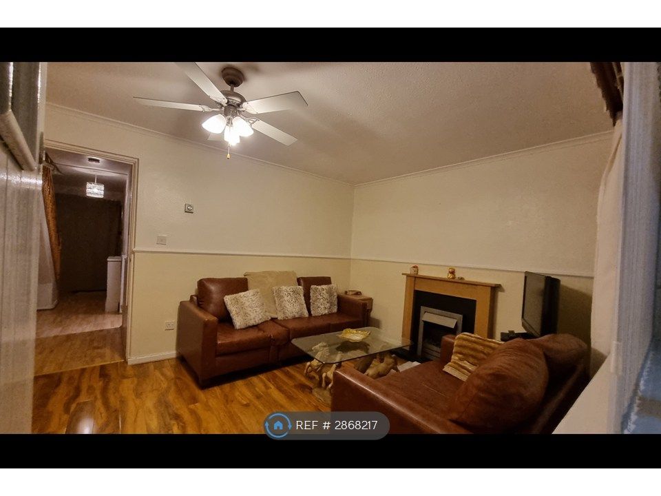 Property photo 2 of 16 Living Room