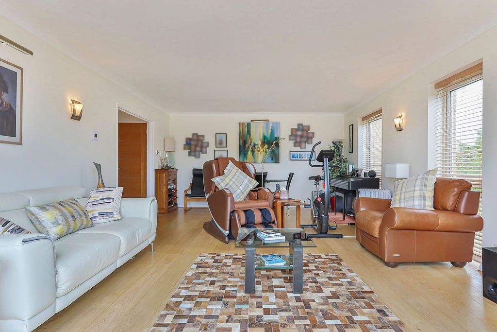 Property photo 3 of 22