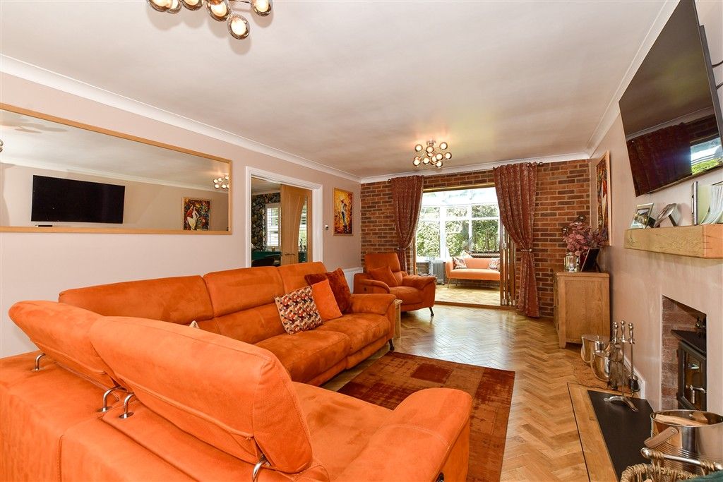 Property photo 3 of 15 Lounge