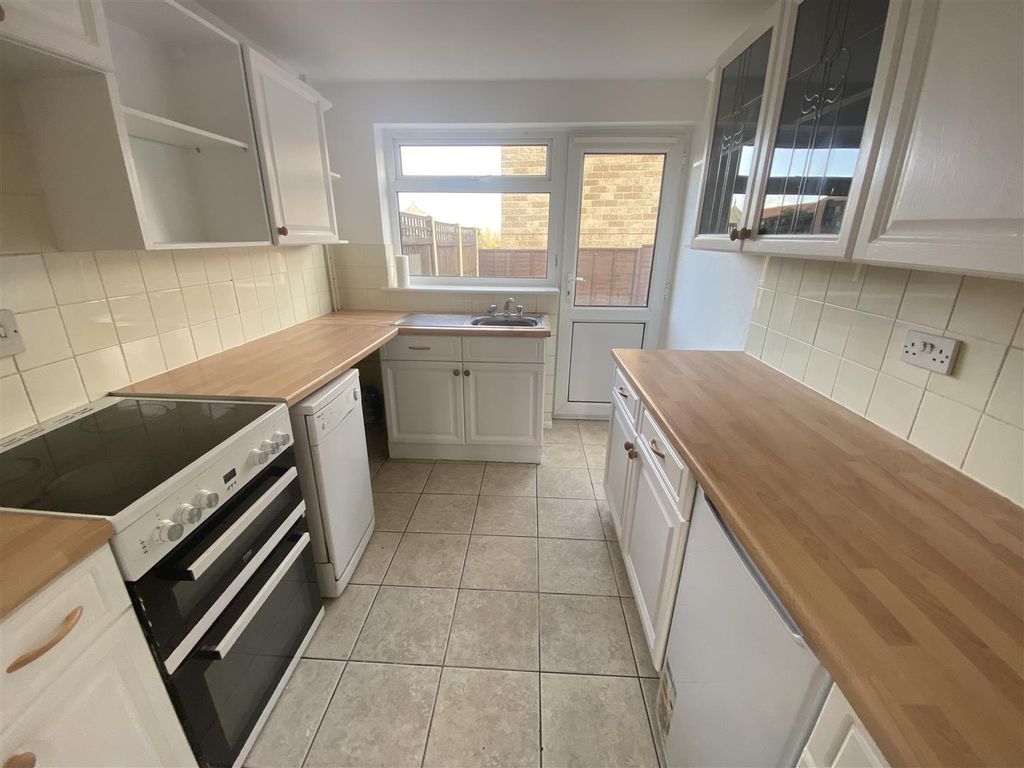 Property photo 2 of 8 Kitchen