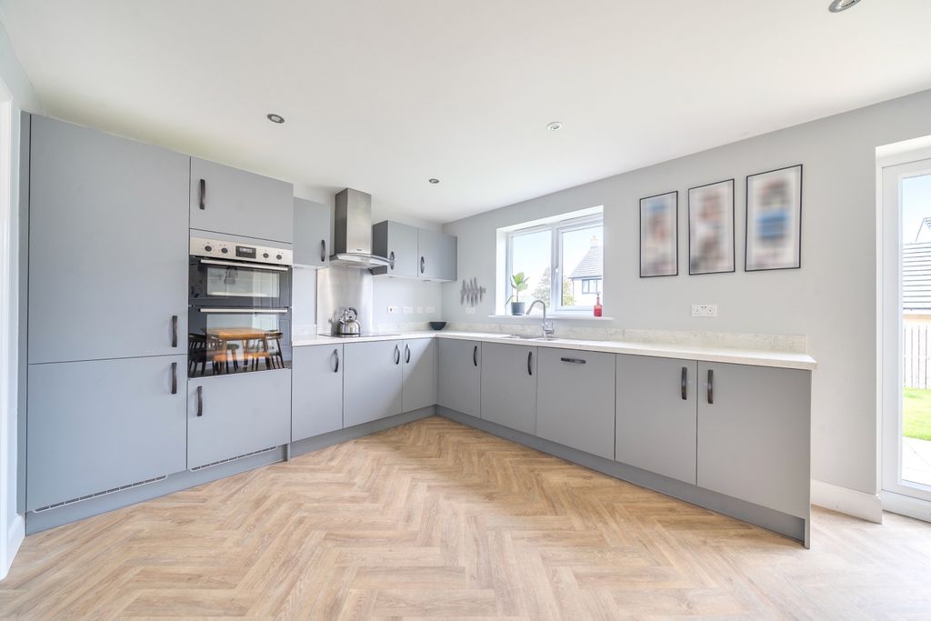 Property photo 2 of 19 Kitchen Area