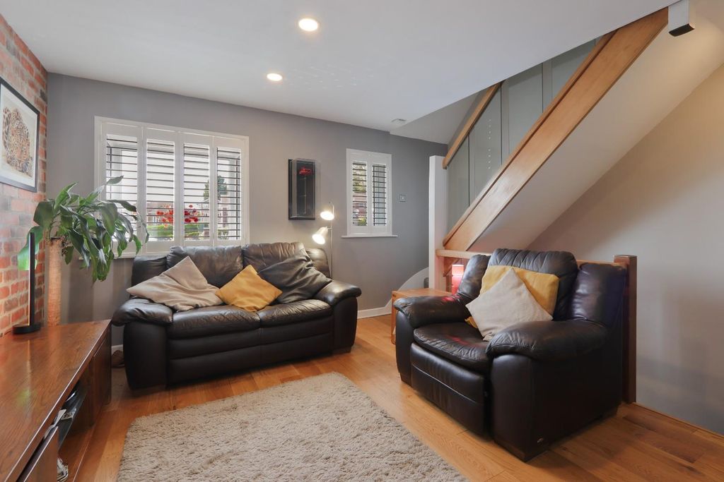 Property photo 1 of 32 Lounge