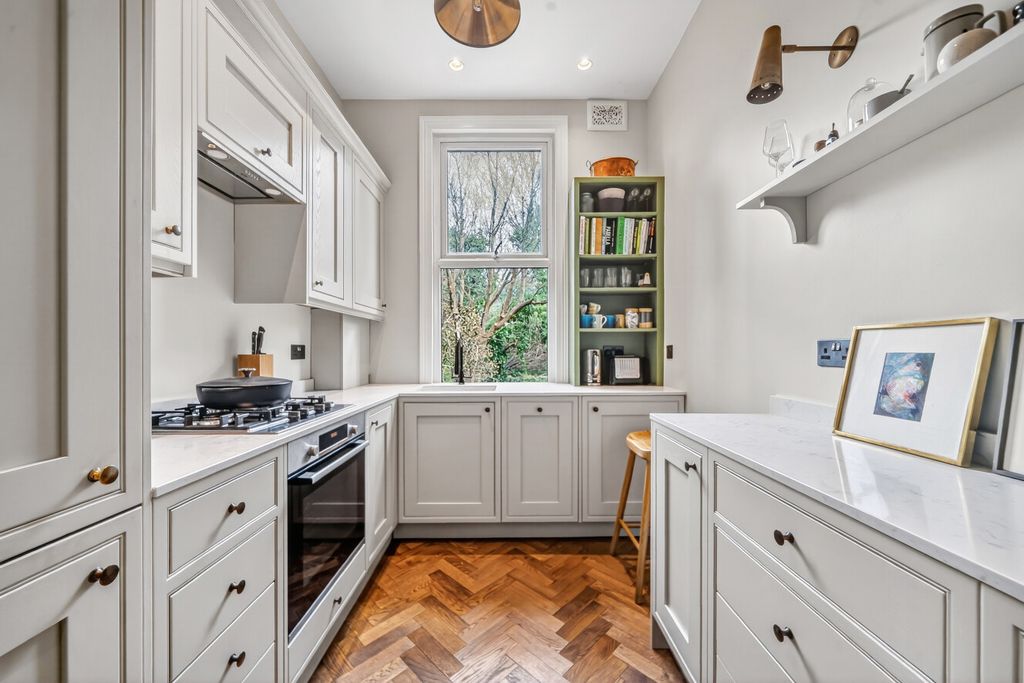 Property photo 3 of 20 1429318-9-69c3c3F...