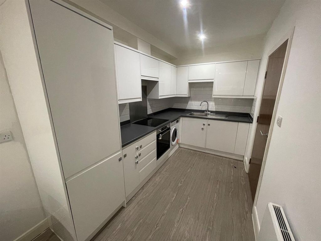 Property photo 3 of 5 Kitchen