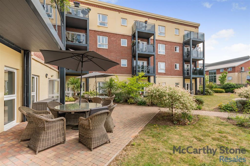 Property photo 1 of 21 8654158-Exterior03.Jpg
