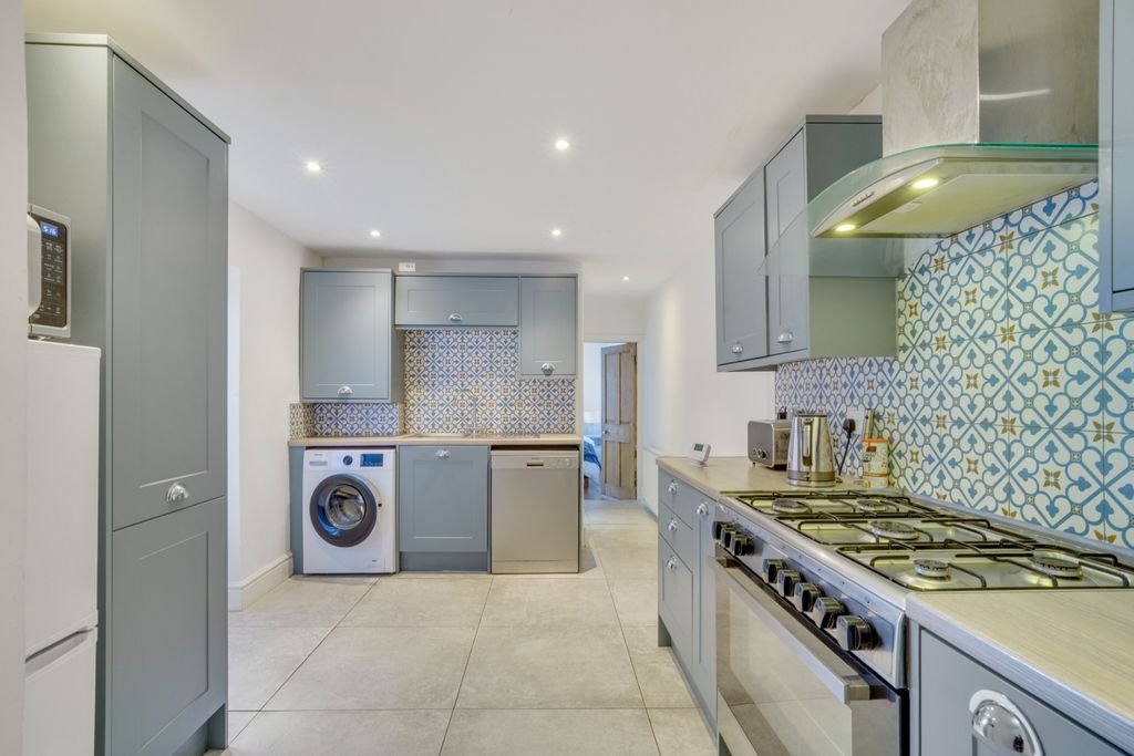 Property photo 2 of 19 Photo 7