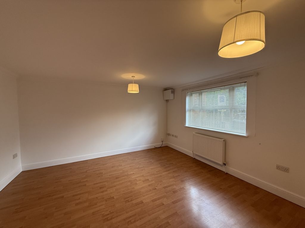 Property photo 2 of 8 Lounge