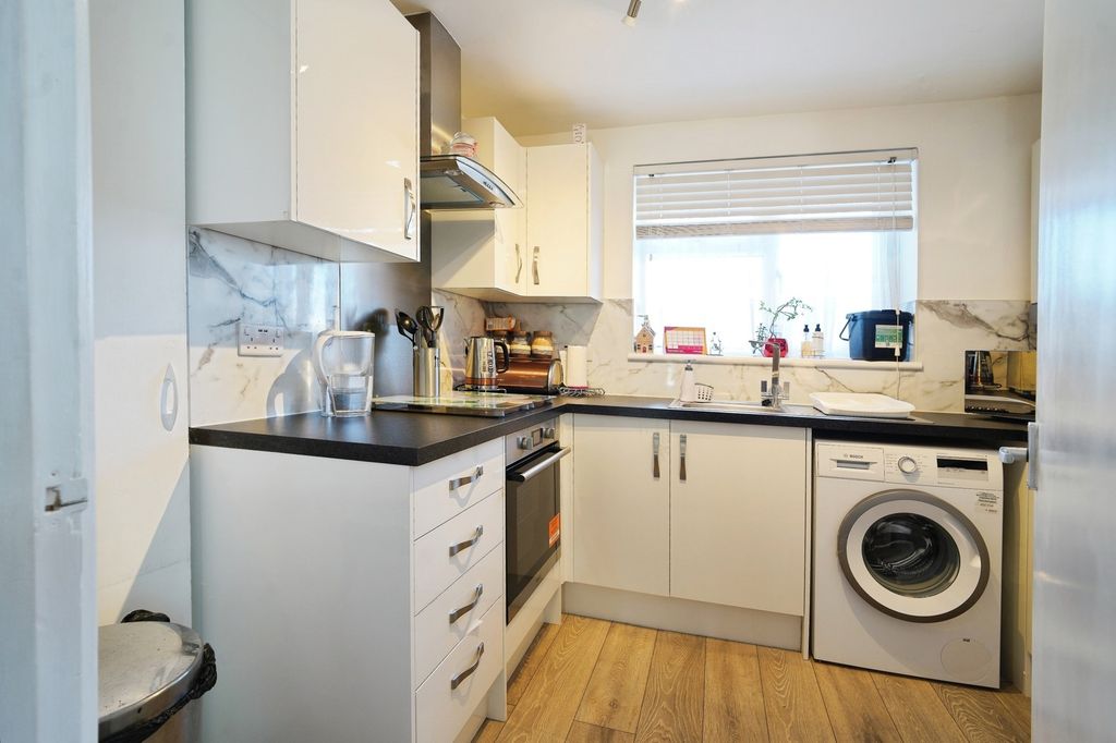 Property photo 2 of 14 Kitchen