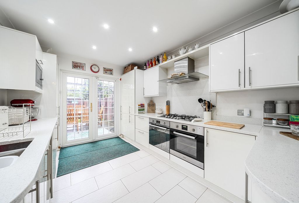 Property photo 2 of 14 1402044-13-6970De...