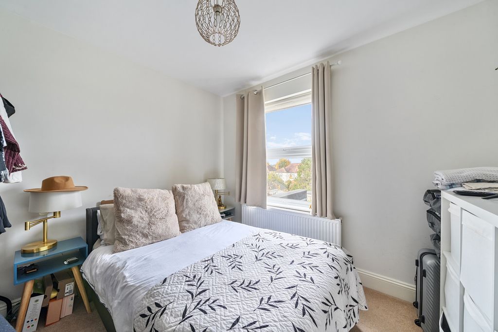 Property photo 2 of 9 Bedroom