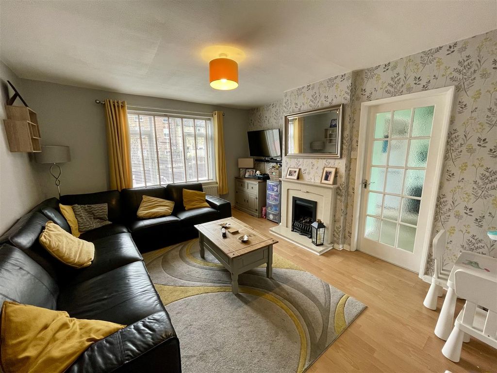 Property photo 2 of 8 Lounge