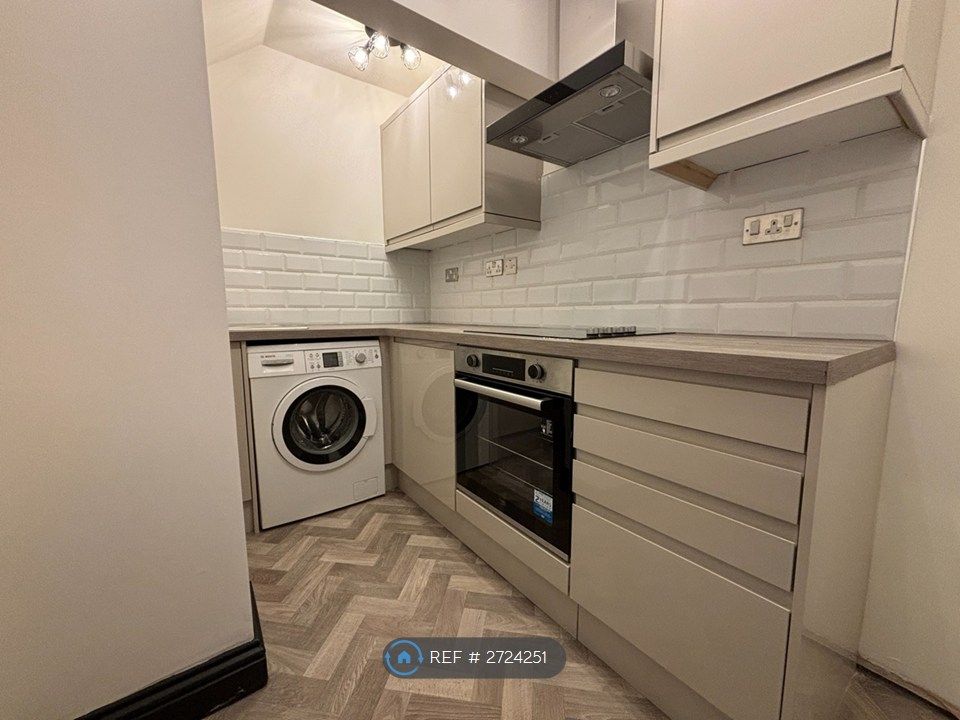 Property photo 1 of 6 Kitchen