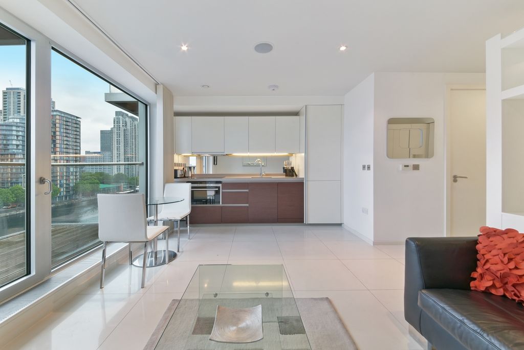 Property photo 2 of 7 Kitchen