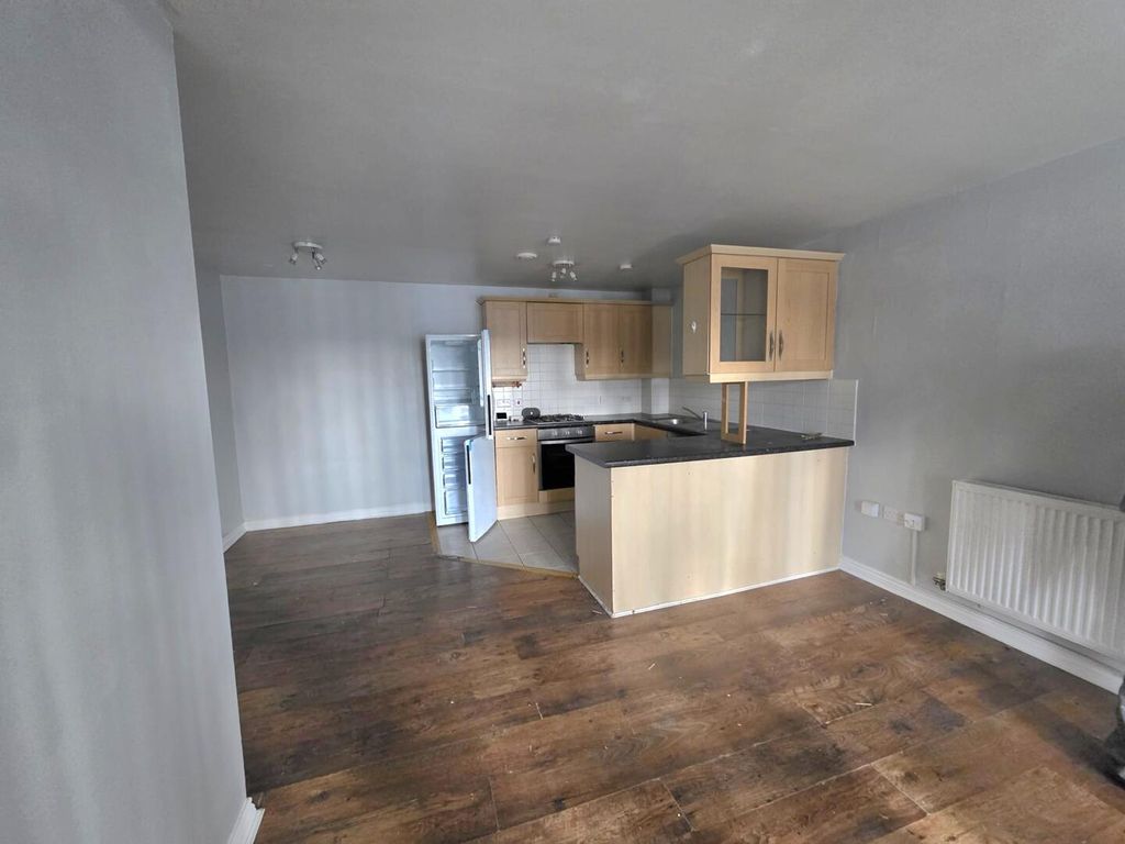 Property photo 2 of 6 Kitchen