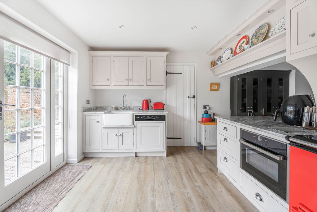 Property photo 3 of 27 Kitchen