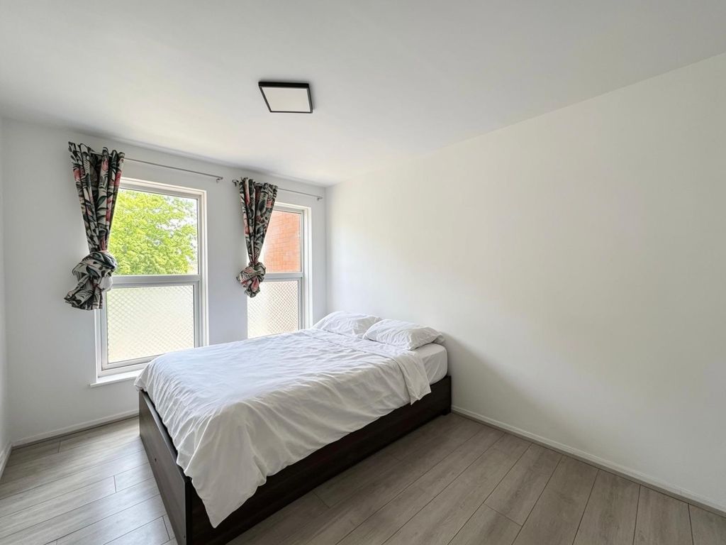 Property photo 2 of 10 91 Elms Ln, Wembley Ha0 2Ns (8)