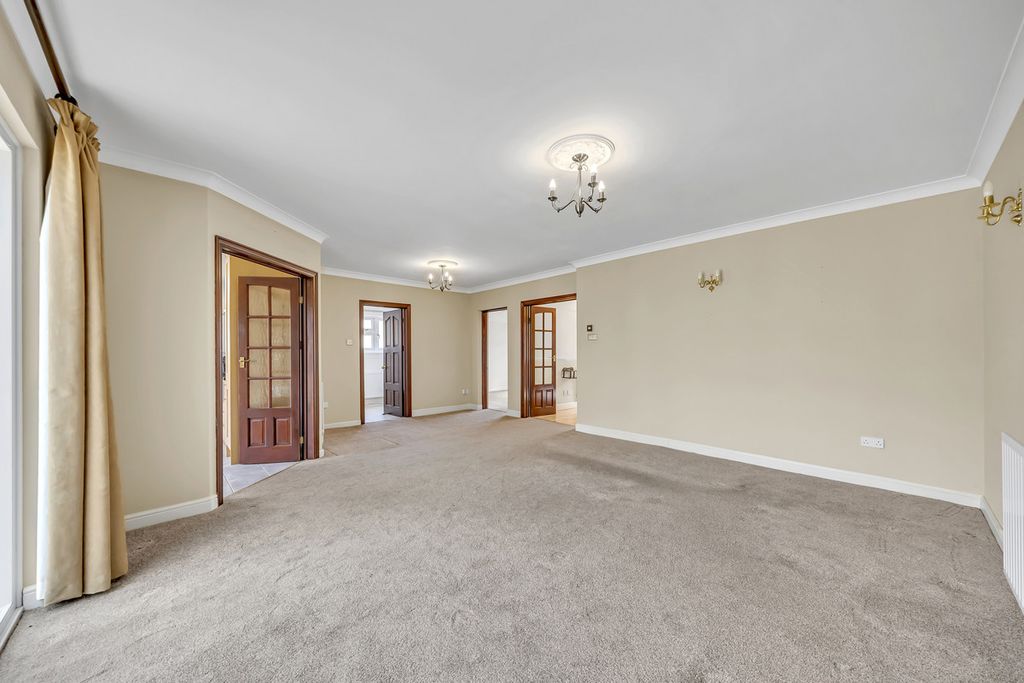 Property photo 3 of 23