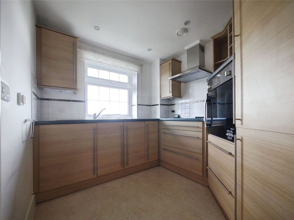 Property photo 3 of 9 Kitchen