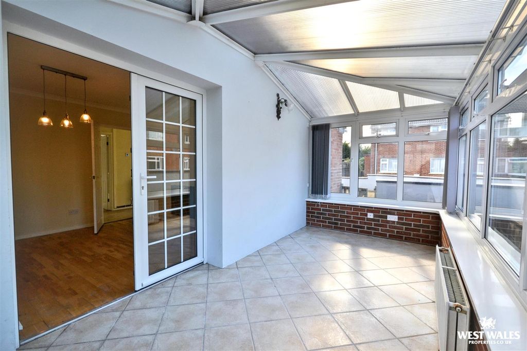 Property photo 3 of 22 Conservatory