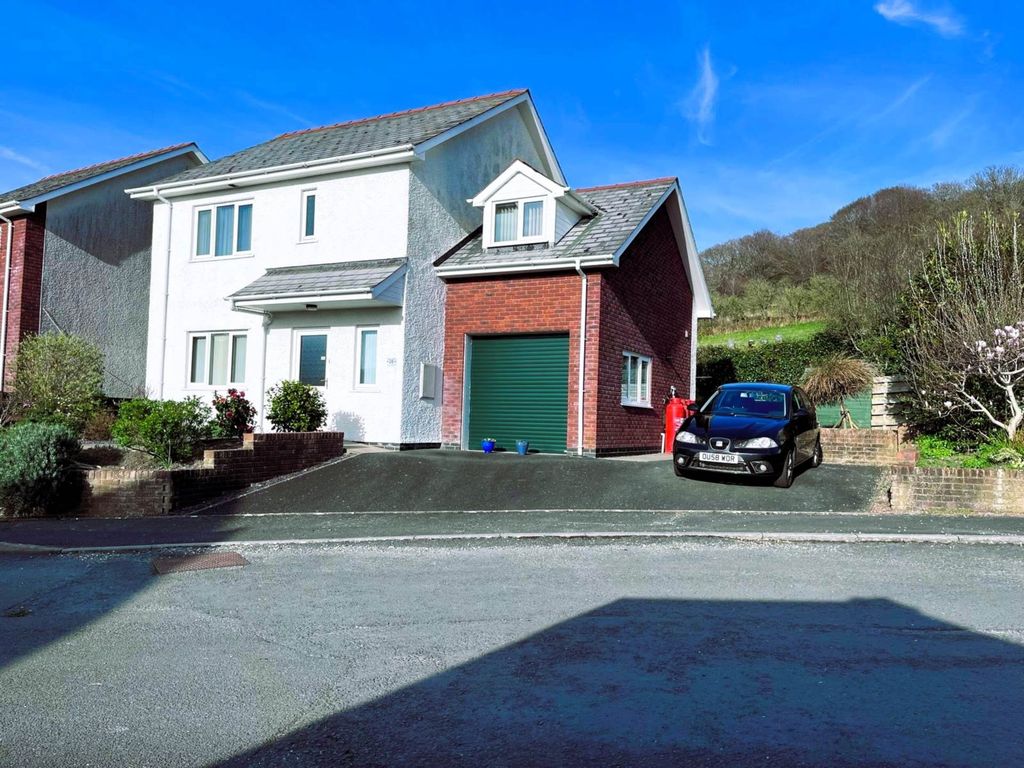 Property photo 1 of 18