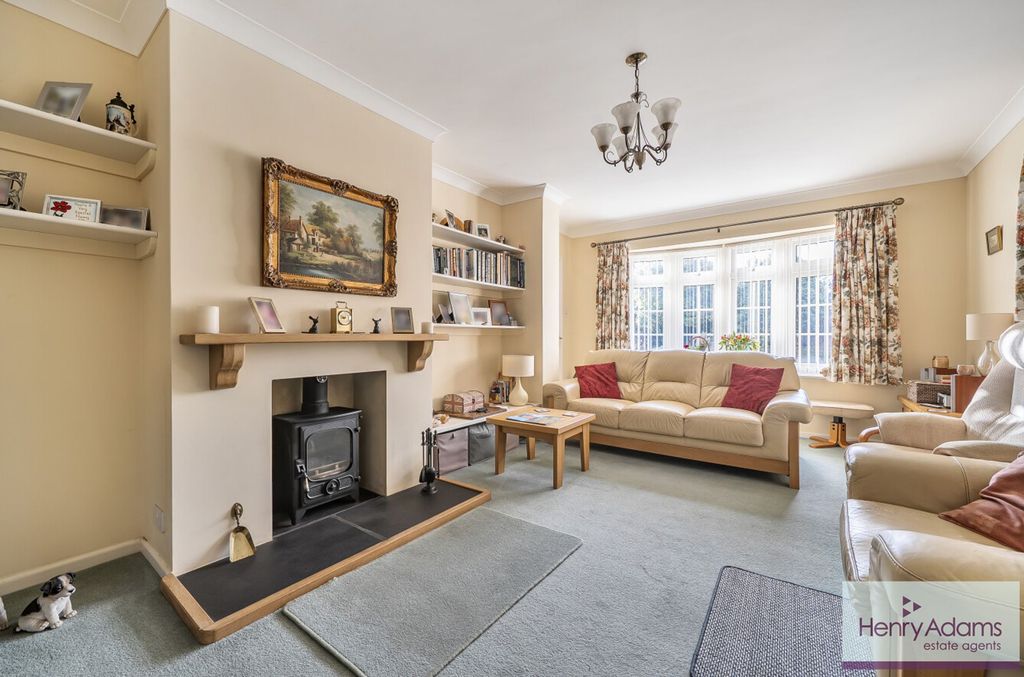 Property photo 2 of 20