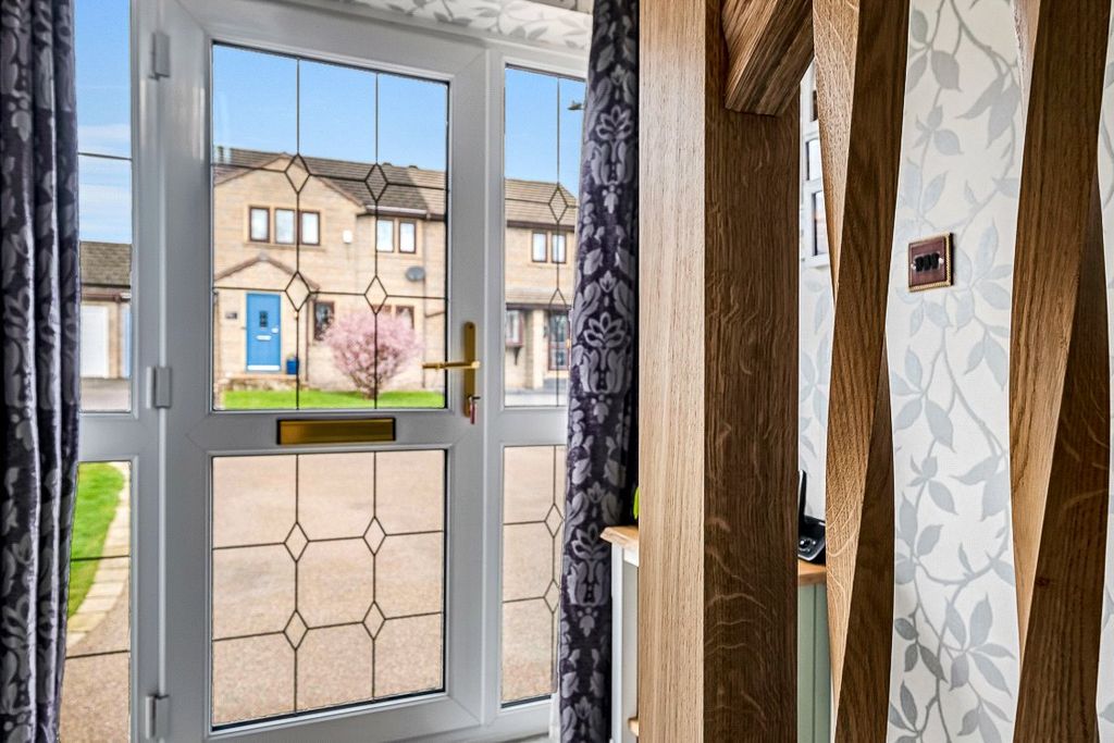 Property photo 3 of 35 Entrance Hallway