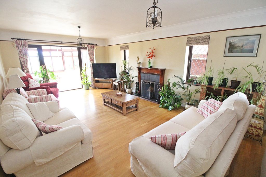 Property photo 3 of 21 4988014
