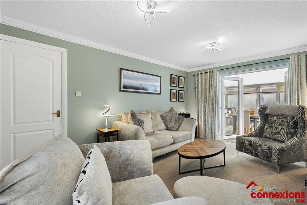 Property photo 2 of 30 Lounge (1)