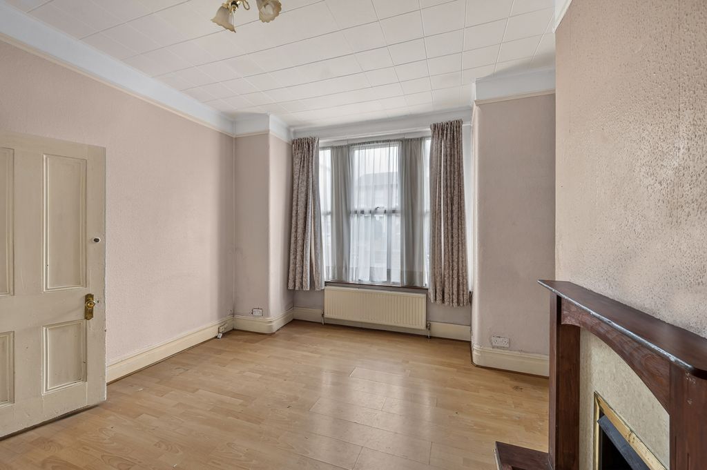 Property photo 2 of 16 Photo