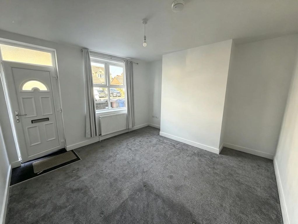 Property photo 3 of 16 Living Room