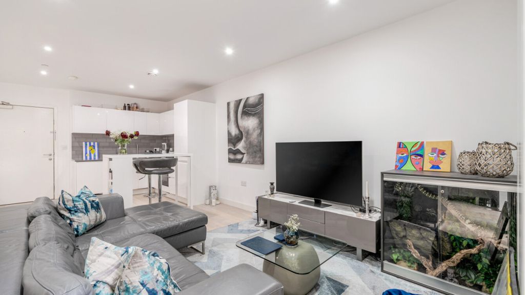 Property photo 2 of 17