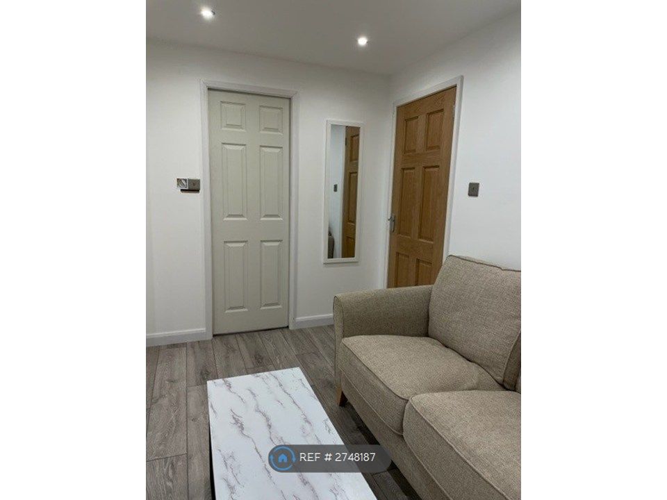 Property photo 2 of 7 Sofa Area 2