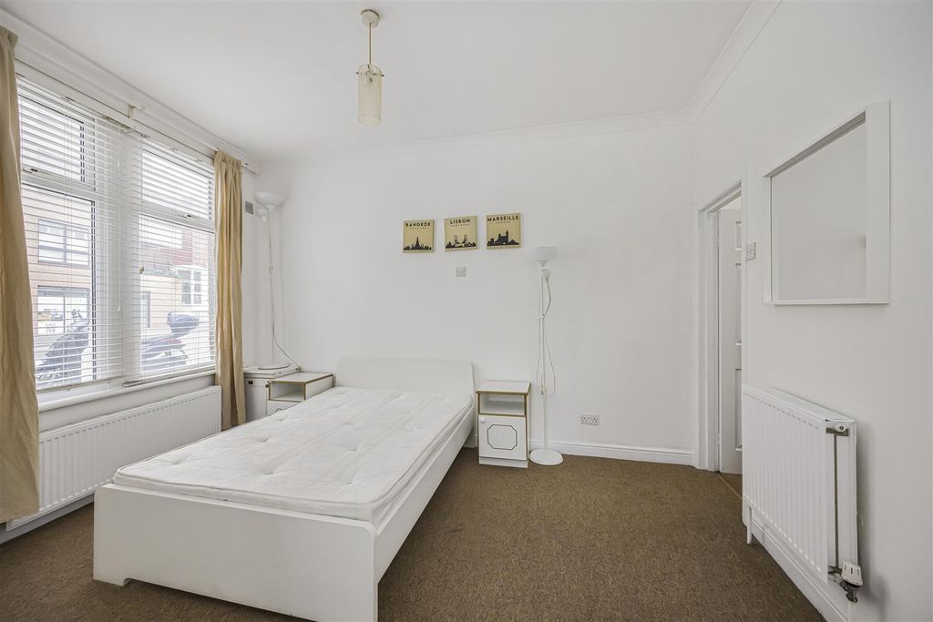 Property photo 2 of 12 5