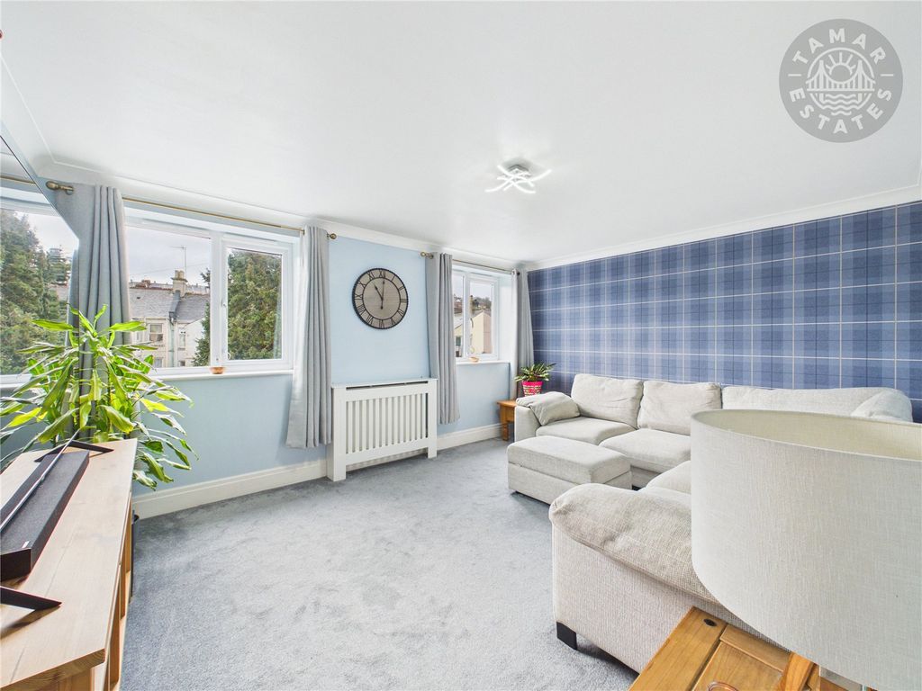 Property photo 2 of 20 Living Room