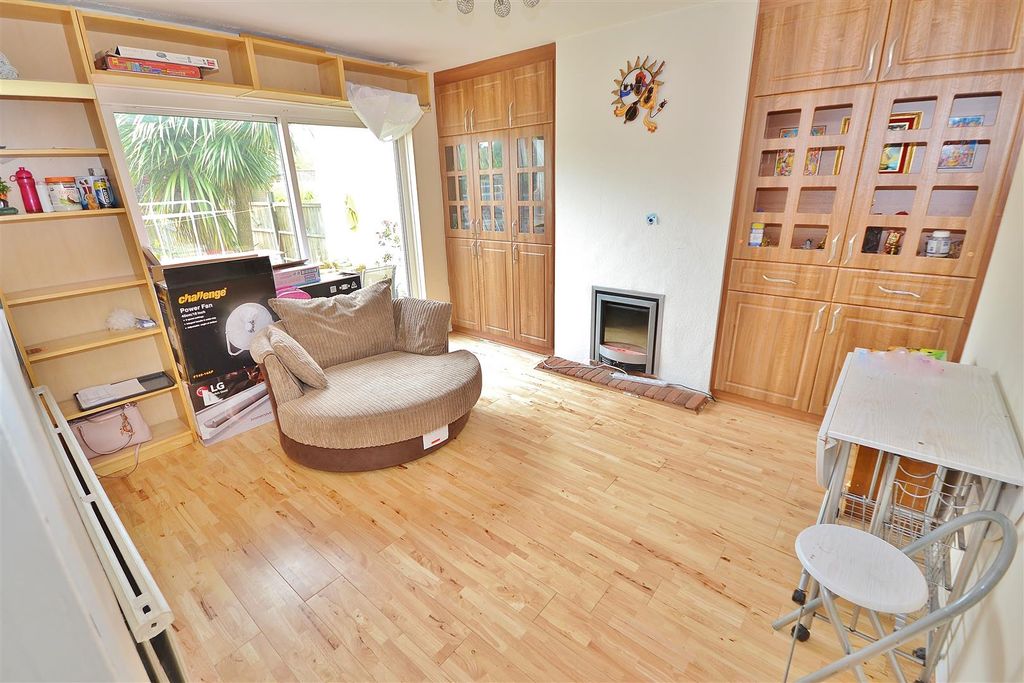 Property photo 3 of 8 3.Jpg