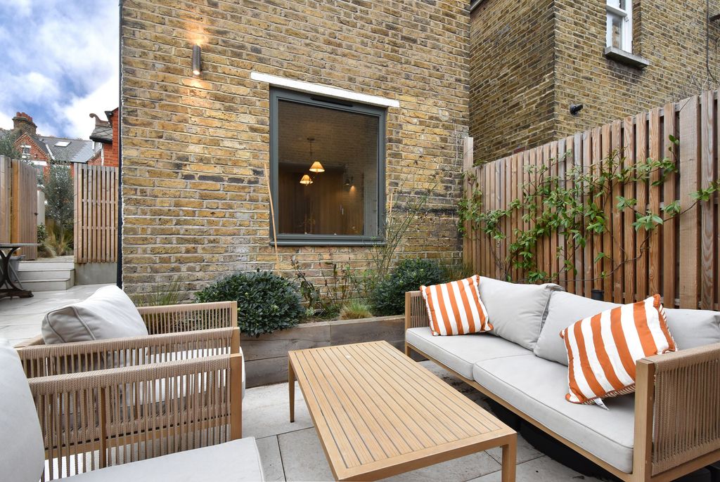 Property photo 2 of 19