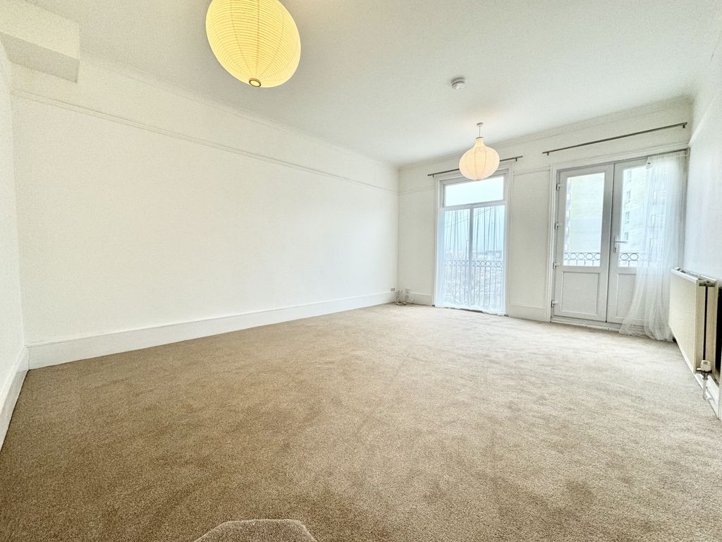 Property photo 3 of 7 Picture 3