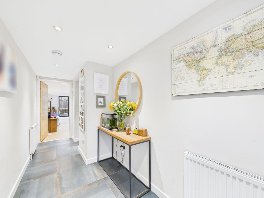 Property photo 2 of 26 Cam04789G0-Pr0025-Still022