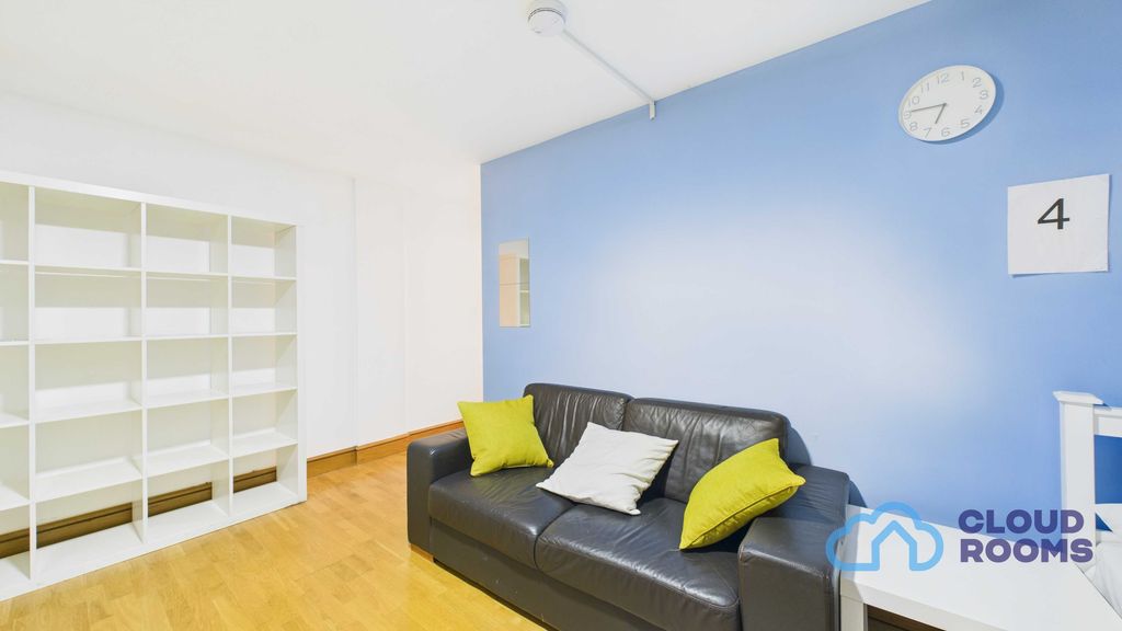 Property photo 3 of 12