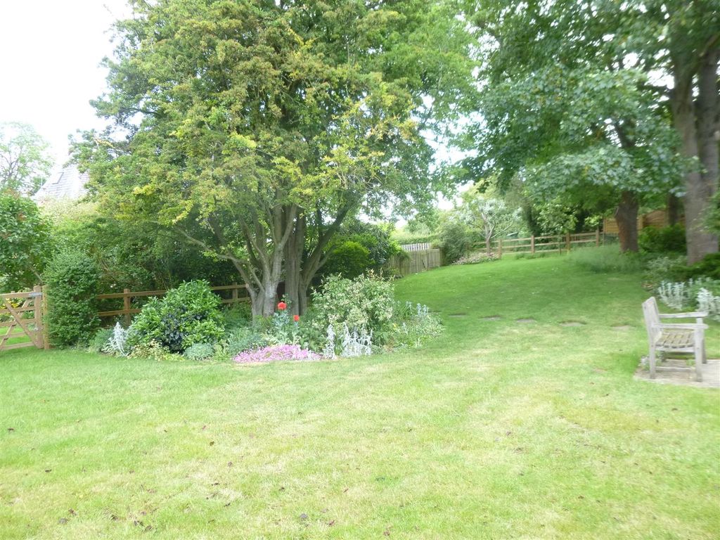 Property photo 3 of 11