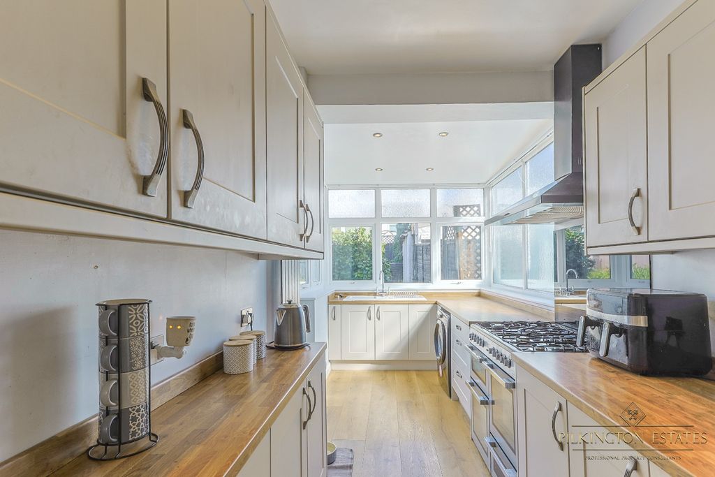 Property photo 2 of 15 4349322