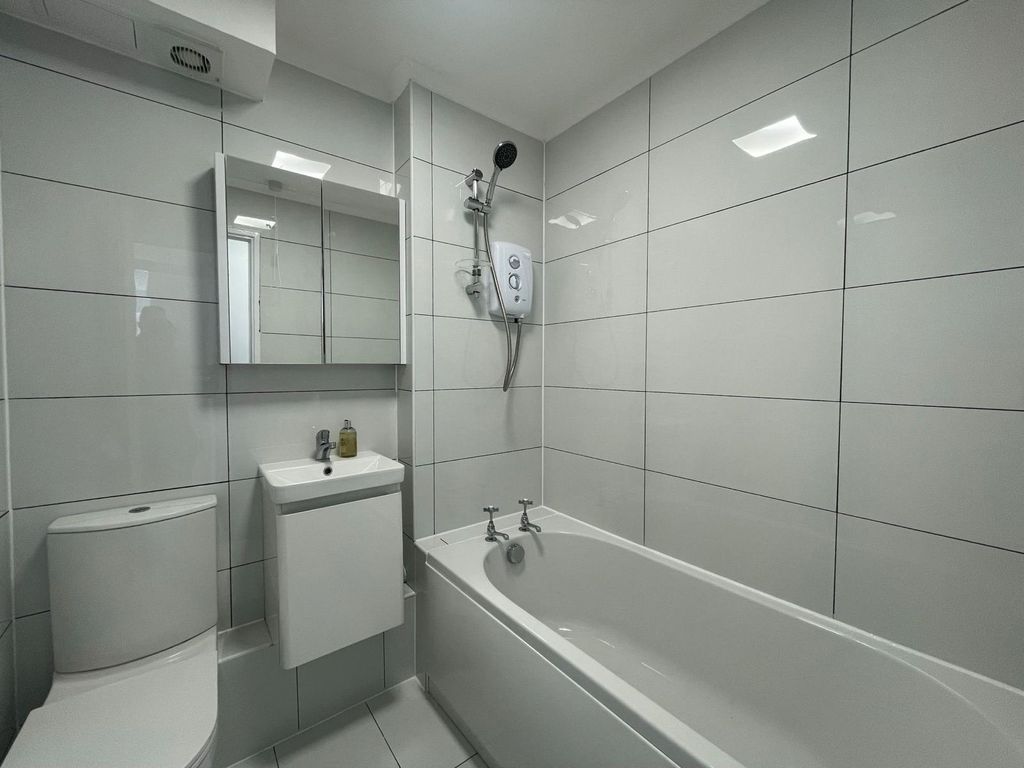 Property photo 3 of 4 Bathroom