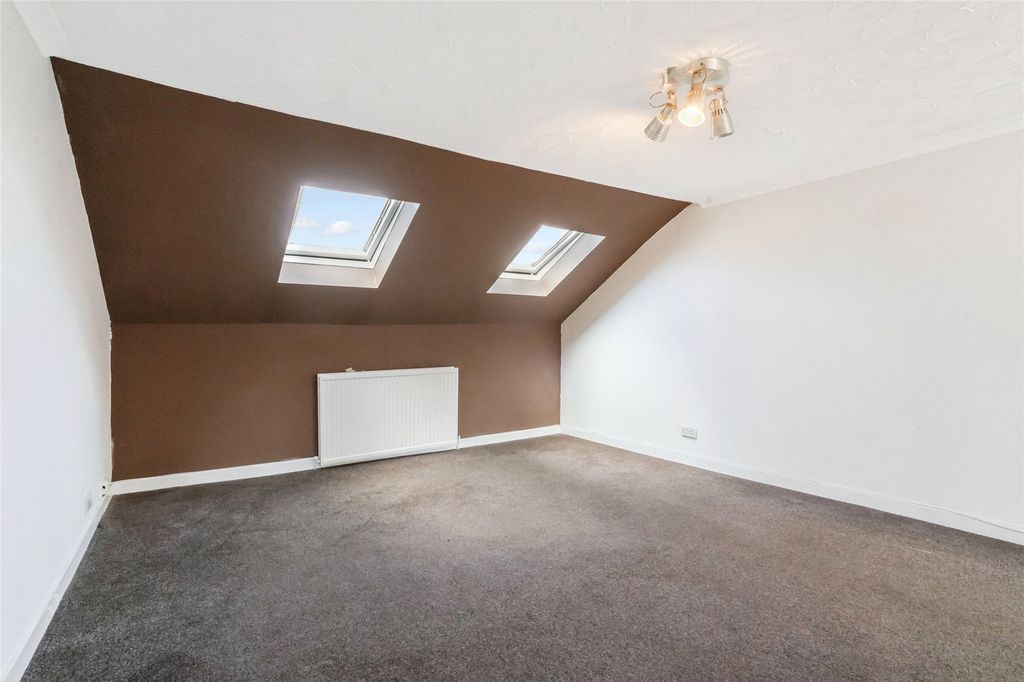 Property photo 2 of 21 Picture No. 15